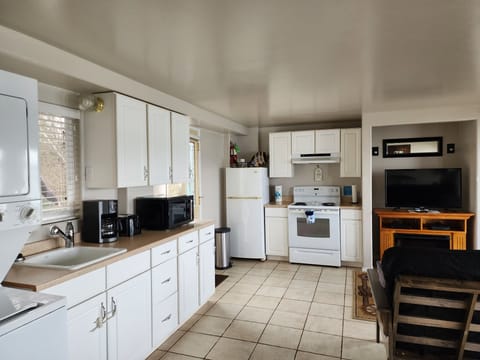 Condo | Private kitchen | Fridge, microwave, oven, stovetop