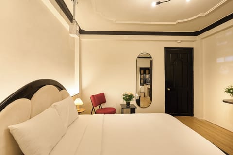 Standard Room | Desk, iron/ironing board (on request), WiFi (free)