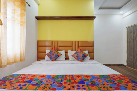 Egyptian cotton sheets, premium bedding, in-room safe, desk
