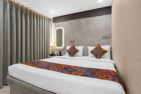 Deluxe Room | Egyptian cotton sheets, premium bedding, in-room safe, desk