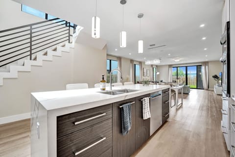 House | 4 bedrooms, high-speed internet