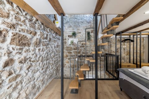 Standard Studio, Courtyard View | WiFi (free)