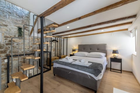 Standard Studio, Courtyard View | WiFi (free)