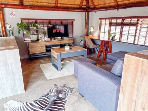 Apartment, 1 Bedroom, Accessible | Living room
