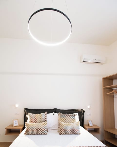 Basic Double Room | In-room safe, desk, WiFi (free)