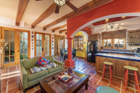 House, Multiple Beds, Pool Access, Mountain View (Casa Juanchi) | Living area