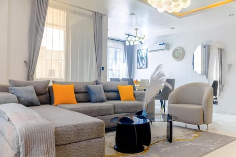 Deluxe Apartment, Balcony, City View | Living area