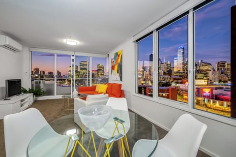 Deluxe Apartment, Balcony, City View | Living area
