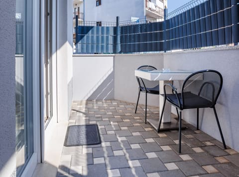 Apartment (Modern Apartment Near The Sea) | Terrace/patio