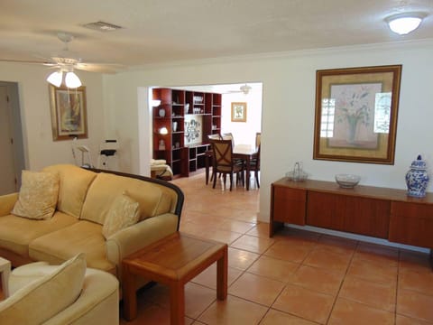 House | 3 bedrooms, high-speed internet