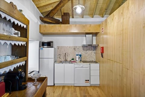 CASA DOS CASEIROS | Private kitchen | Fridge, microwave, stovetop, dishwasher