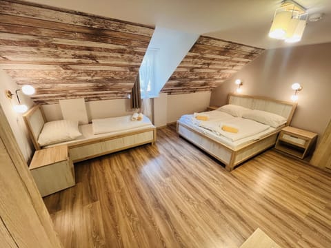 Classic Triple Room, Courtyard View | Desk, free WiFi
