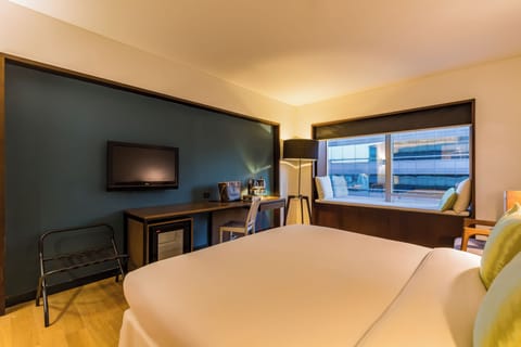 Premium King Room | Down comforters, in-room safe, desk, laptop workspace