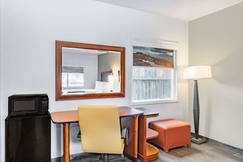 Blackout drapes, free WiFi, bed sheets