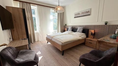 Desk, laptop workspace, iron/ironing board, free WiFi