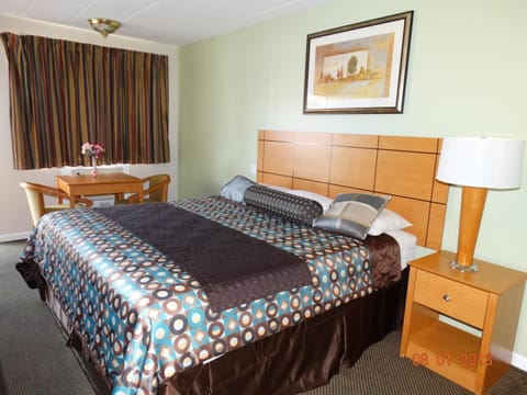 Individually furnished, iron/ironing board, free WiFi, bed sheets