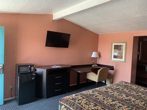 Single Room, 1 King Bed, Non Smoking | Desk, free WiFi, bed sheets