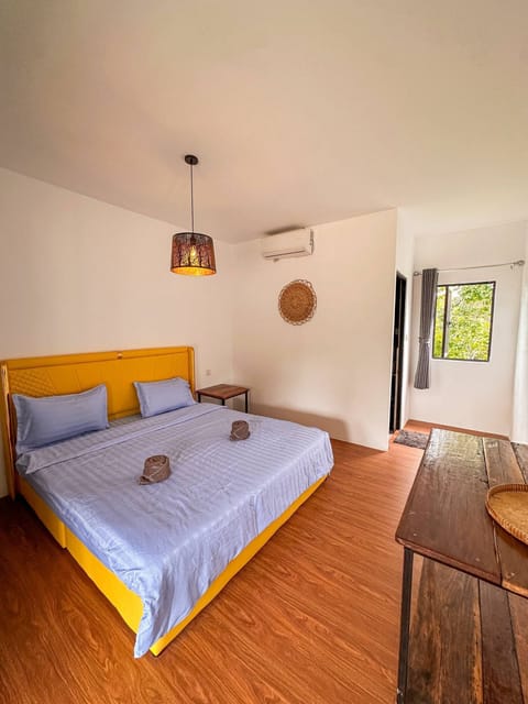 Classic Double Room, Balcony, Partial Ocean View