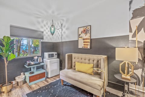 b. graffiti | Living area | 32-inch flat-screen TV with digital channels, TV, Hulu