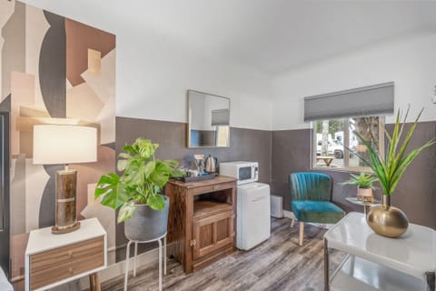 b. abstract | Coffee and/or coffee maker