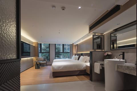 Comfort Twin Room, City View | Desk, laptop workspace, blackout drapes, WiFi (free)
