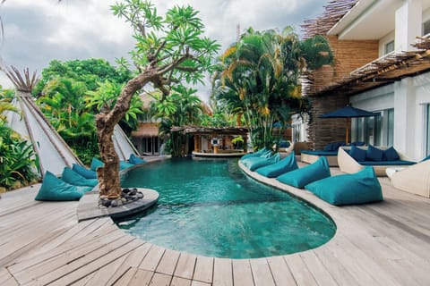 2 outdoor pools