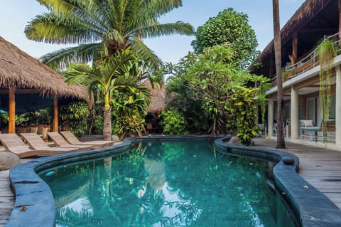 2 outdoor pools