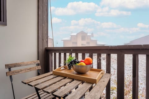Classic Apartment, Balcony, Mountain View | Outdoor dining