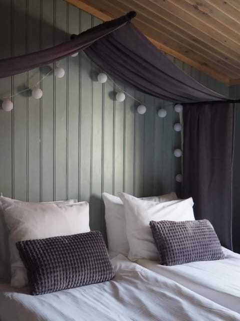 Deluxe Bungalow, Garden View | WiFi (free), bed sheets