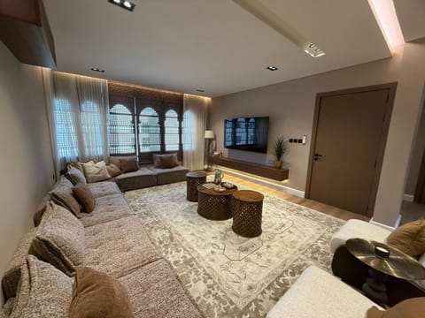 Apartment (3 Bedrooms) | Front of property