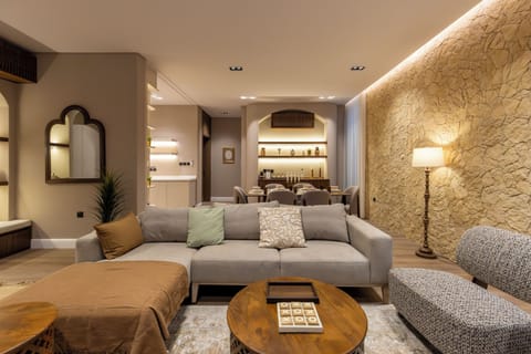 Apartment (3 Bedrooms) | Front of property