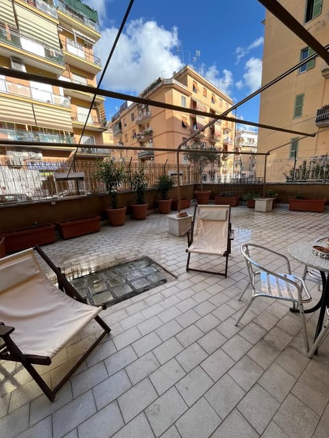 Deluxe Quadruple Room | Outdoor dining