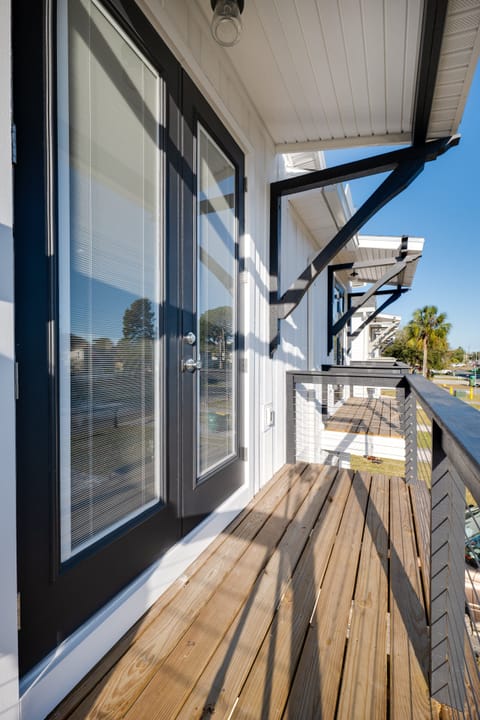 House, Multiple Beds, City View (The Surfside Modern) | Exterior detail