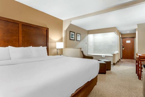 Premium bedding, pillowtop beds, in-room safe, desk