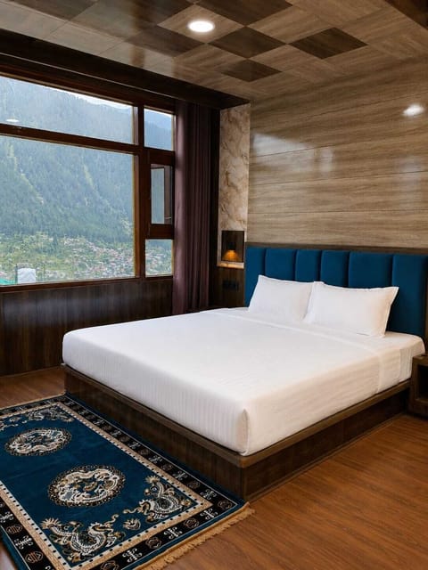 Deluxe Room | Desk, laptop workspace, free WiFi
