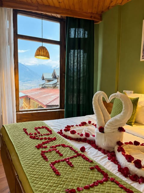 Deluxe Double Room, Mountain View | WiFi (free)