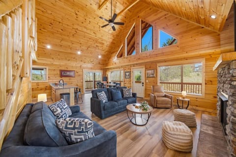 Cabin, Multiple Beds, Mountain View (Morning Glory) | Living area