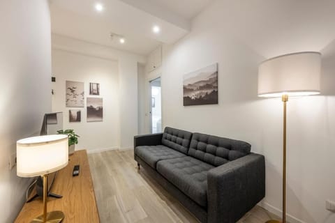 Apartment, 2 Bedrooms, Balcony, Courtyard View | Living area