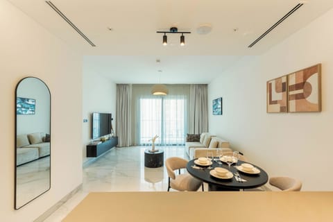 Deluxe Apartment, Balcony, Pool View | In-room dining