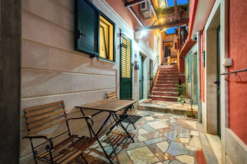 Economy Double Room | Outdoor dining