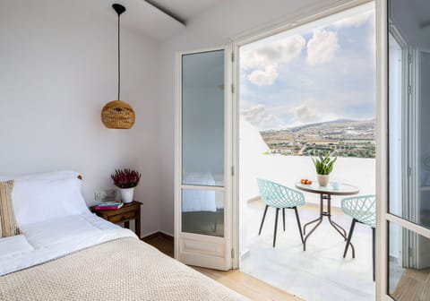 One Bedroom Suite | Hypo-allergenic bedding available, in-room safe, iron/ironing board