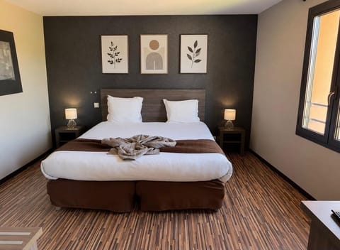 Deluxe Double Room, City View | WiFi (free)