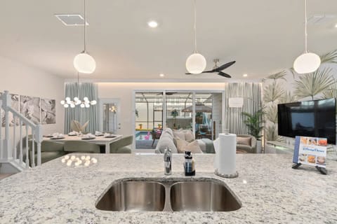 House | 5 bedrooms, high-speed internet
