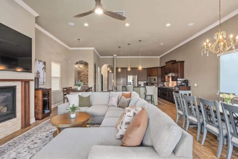 House | 5 bedrooms, high-speed internet