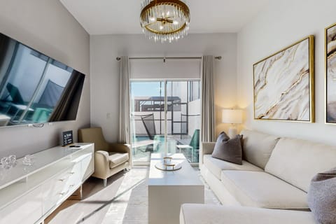 House, Multiple Beds (Azur Resort 605) | Living area