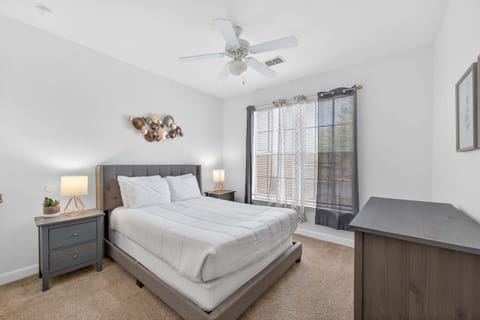 Condo, Multiple Beds, Pool View (SL101-3174-Secret Lake Retreat Apt202) | 2 bedrooms, individually decorated, individually furnished, bed sheets