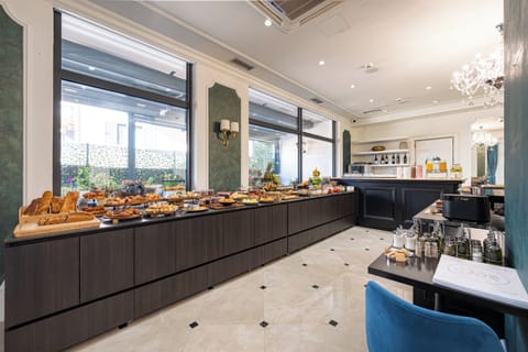Daily buffet breakfast for a fee