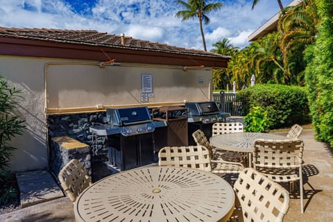 Luxury Condo, Garden View, Beachside | Outdoor dining