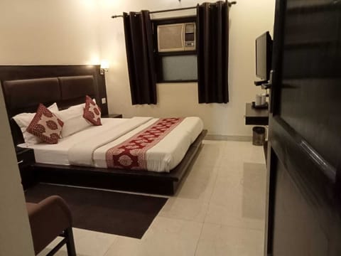 AC Deluxe Double Bed Room