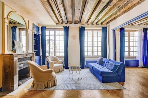 Apartment | Living area | Fireplace